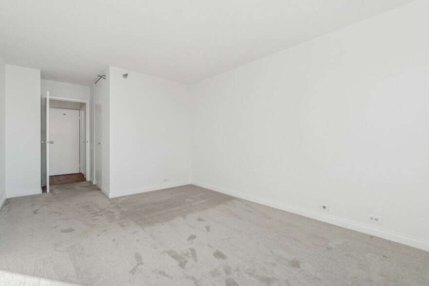 Building Photo - 474 N Lake Shore Dr