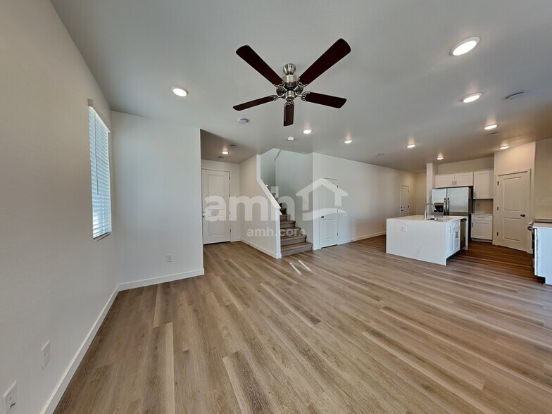 Building Photo - 18450 W El Cortez Pl