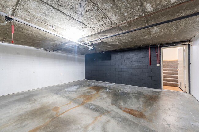 Building Photo - Mathews Avenue