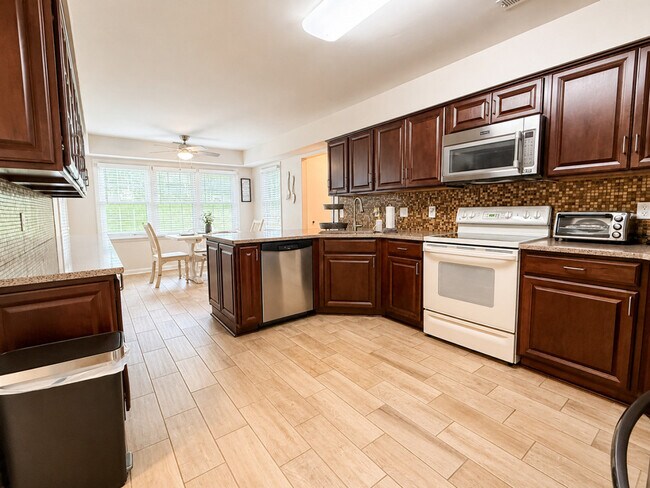 Building Photo - 10300 Rougemont Ln