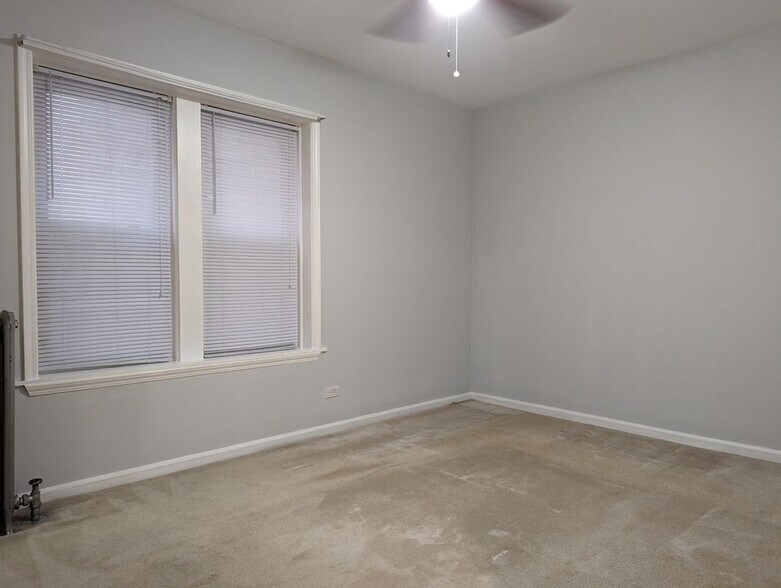 Building Photo - 5650 N Spaulding Ave