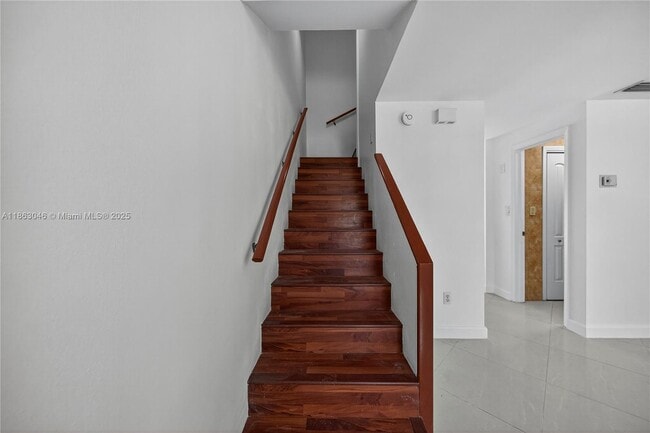 Building Photo - 301 Bonaventure Blvd