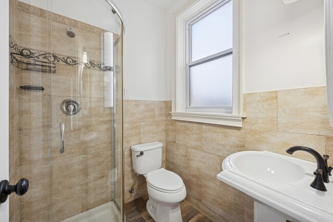 Building Photo - 2315 N Commonwealth Ave