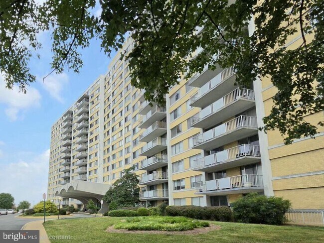 Building Photo - 301 N Beauregard St