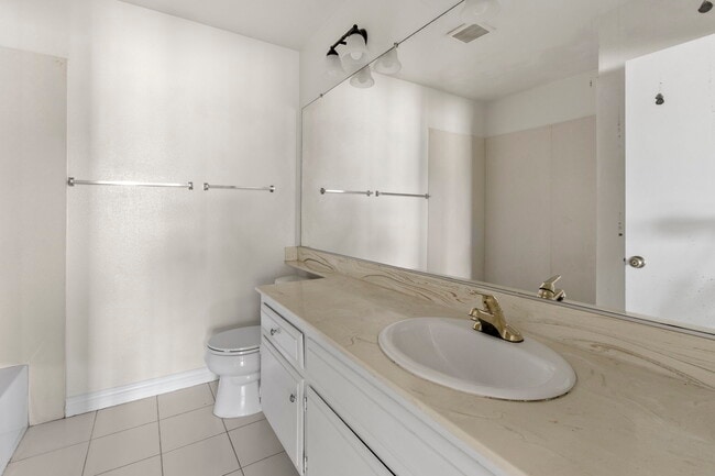 Building Photo - 1063 Las Rosas Ct