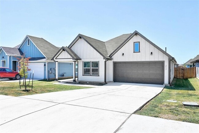 Building Photo - 212 Sweetwater Crk Ln