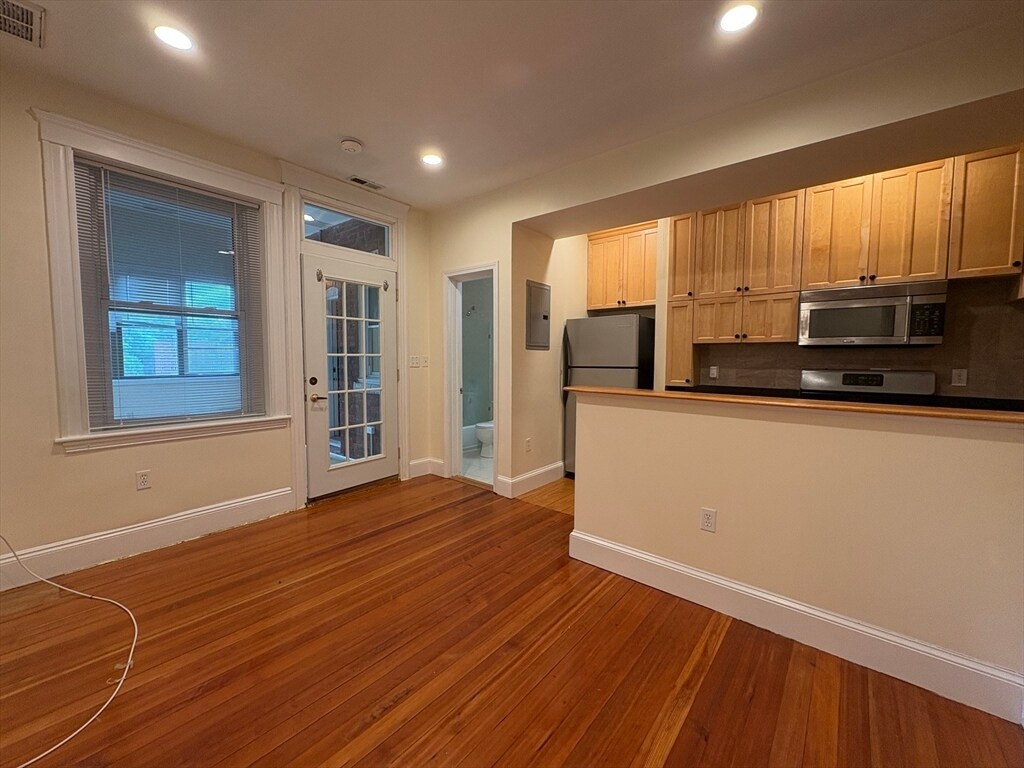 Building Photo - 195 Winthrop Rd