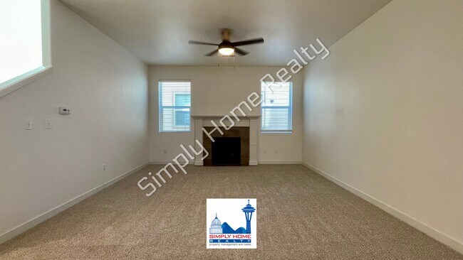 Building Photo - Welcome to Your 4-Bedroom Dream Home!??