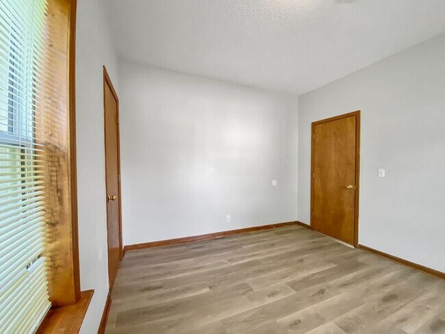 Building Photo - 6608 E 67th St