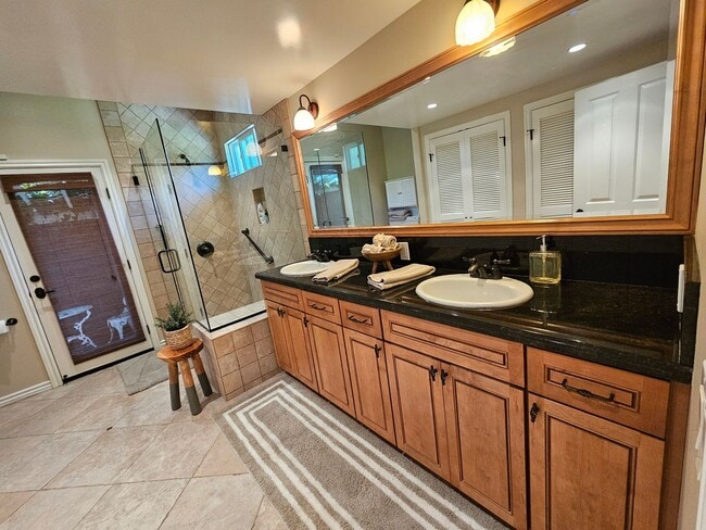 Building Photo - Exceptional Single-Story Home in Prime Upl...