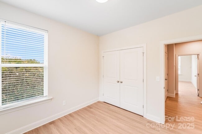 Building Photo - 645 Brookwood St