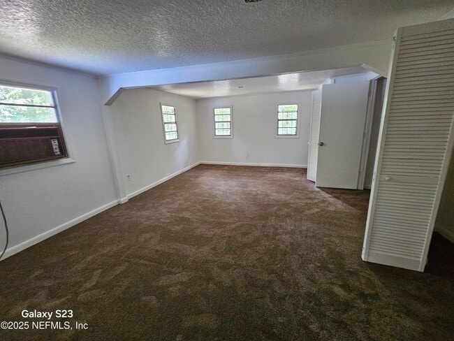 Building Photo - 6526 Ribault Rd