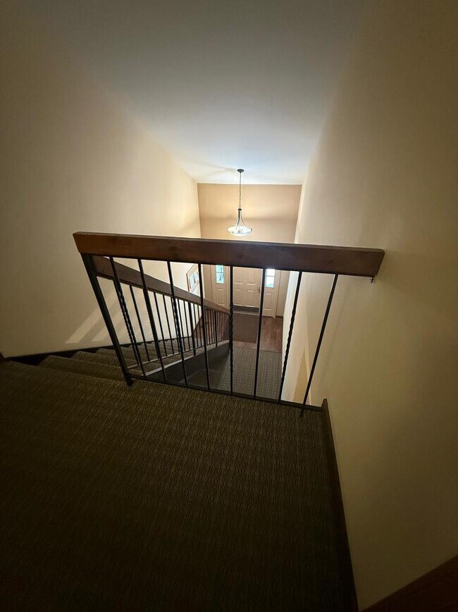 Building Photo - 320 Newport Ln