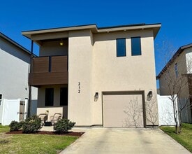 Building Photo - 212 Deer Path Lp
