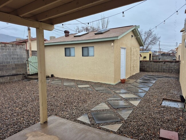 Building Photo - 1516 Lincoln Ave