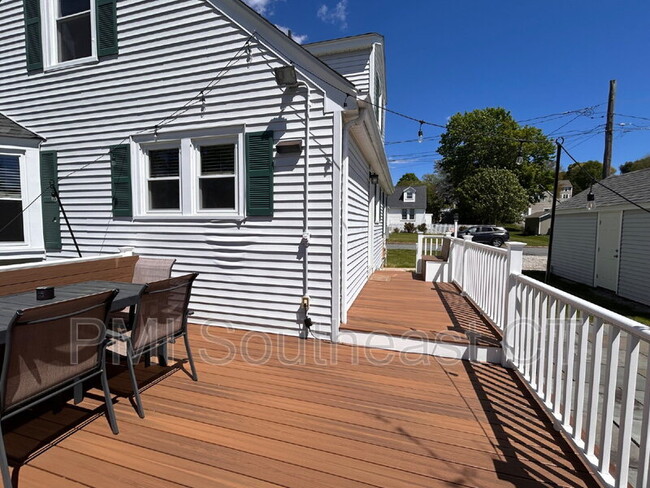 Building Photo - 27 3rd Ave