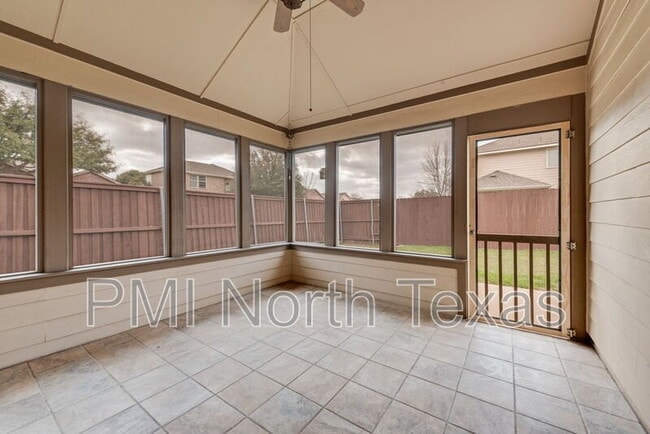 Building Photo - 1732 Bluebird Dr