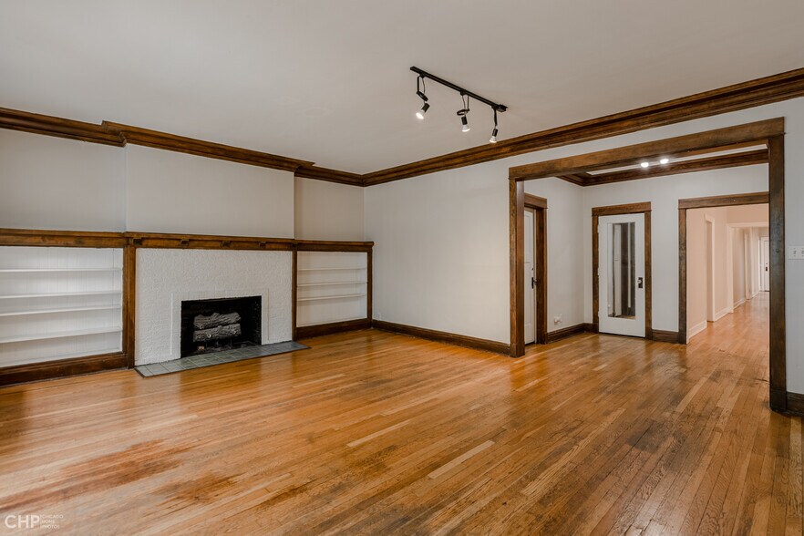 Building Photo - 5121 S Ingleside Ave