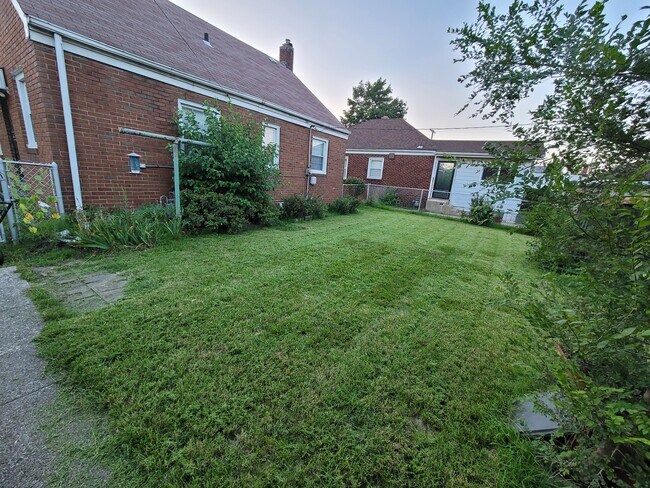 Building Photo - 531 Marshall St