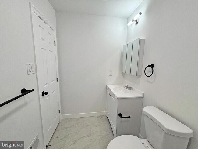 Building Photo - 530 Laurens St