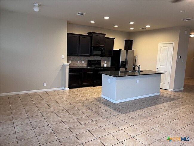 Building Photo - 472 Copper Hill Dr