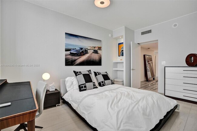 Building Photo - 17875 Collins Ave