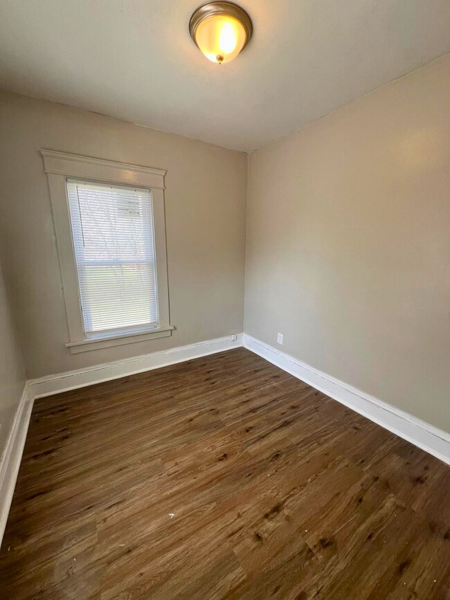 Building Photo - 836 E 156th St