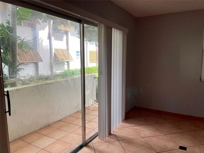 Building Photo - 9456 SW 77th Ave