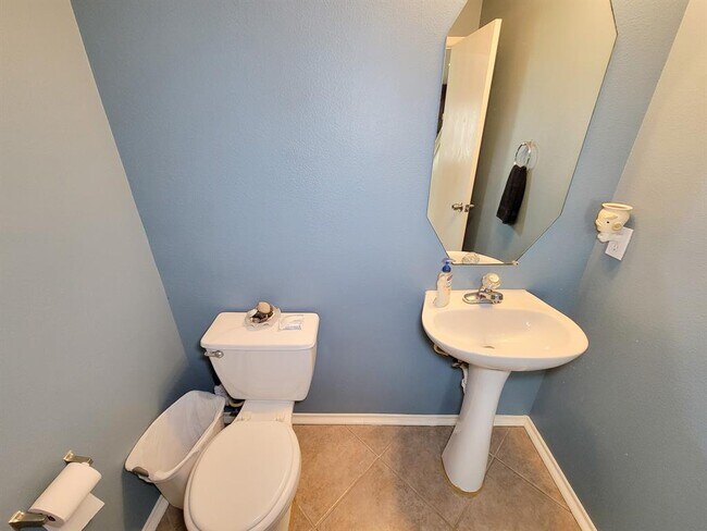 Building Photo - 2131 Cold River Dr