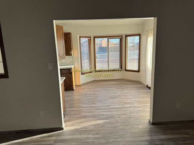 Building Photo - 3 bed, 2 bath