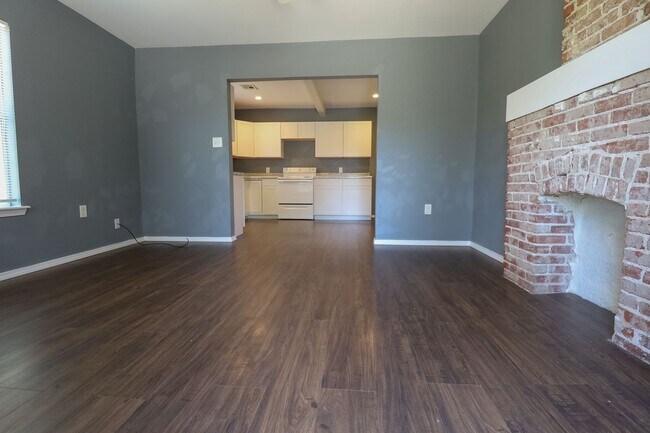 Building Photo - 353 S Zunis Ave