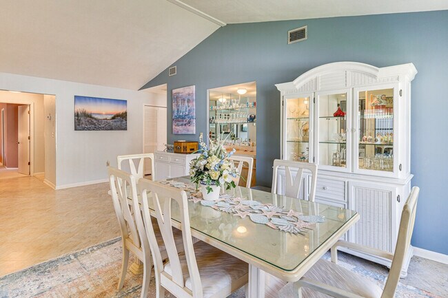 Building Photo - 11651 Pointe Cir