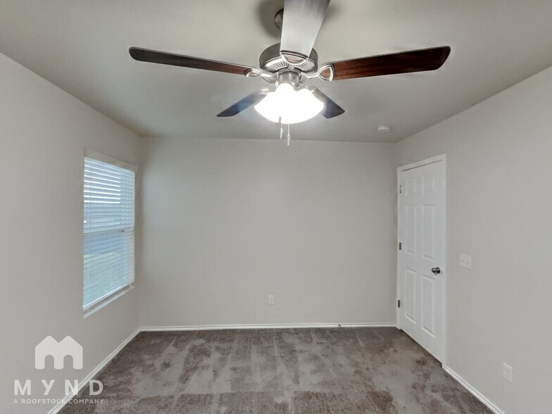 Building Photo - 1004 N Donald Way