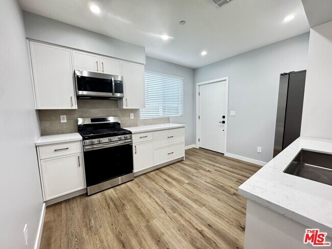 Building Photo - 5637 Homeside Ave