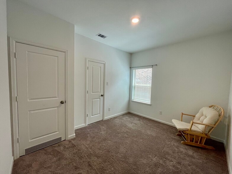 Building Photo - 4815 Chestnut Valley Ln