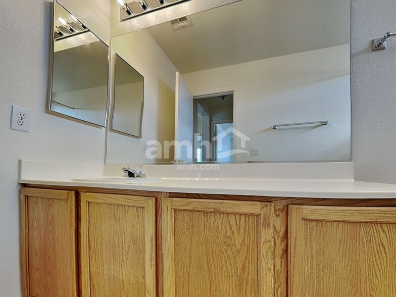 Building Photo - 6016 Soft Springs Ave