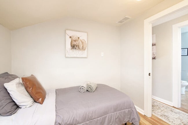 Building Photo - 367 S Rocky River Dr