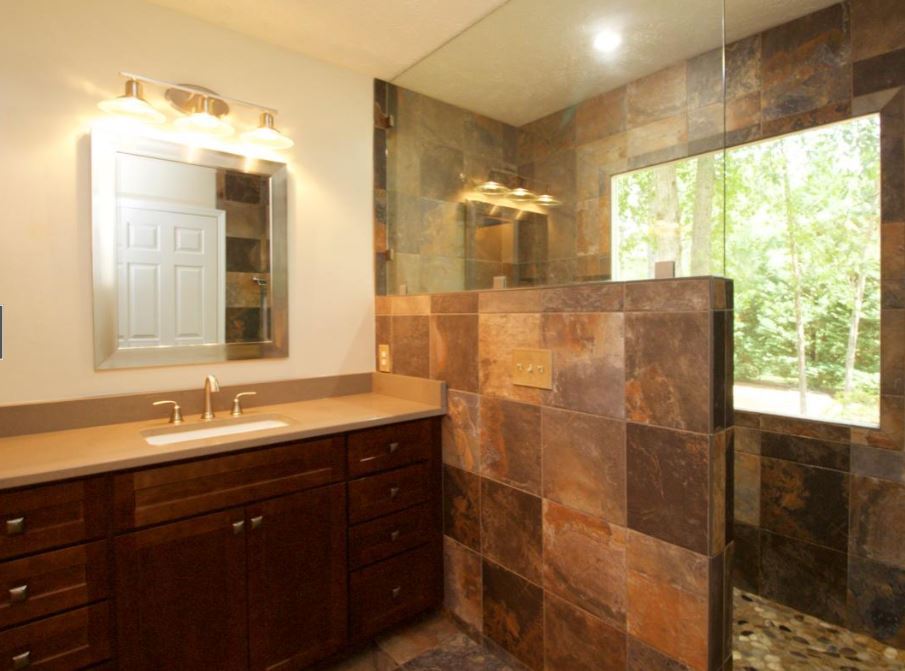 Math Bath w/ Privacy glass - 121 Rothbury Dr