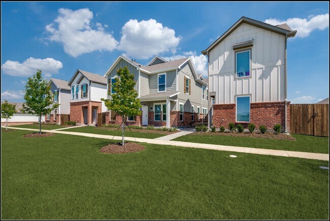 Building Photo - 151 Villas Dr