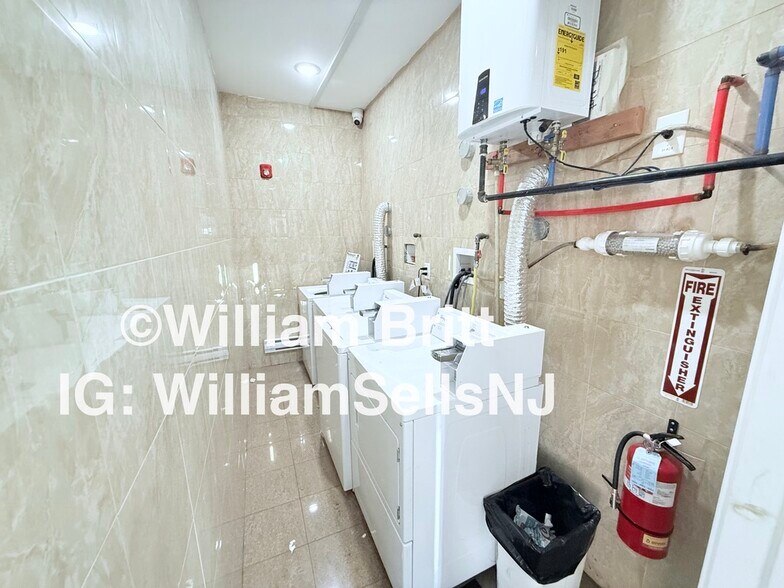 Building Photo - 373 Danforth Ave