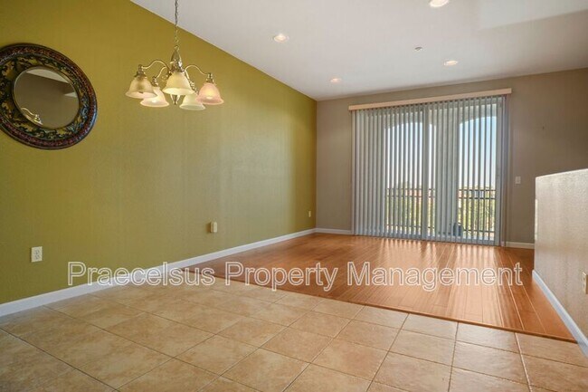 Building Photo - 2155 Caminito Leonzio