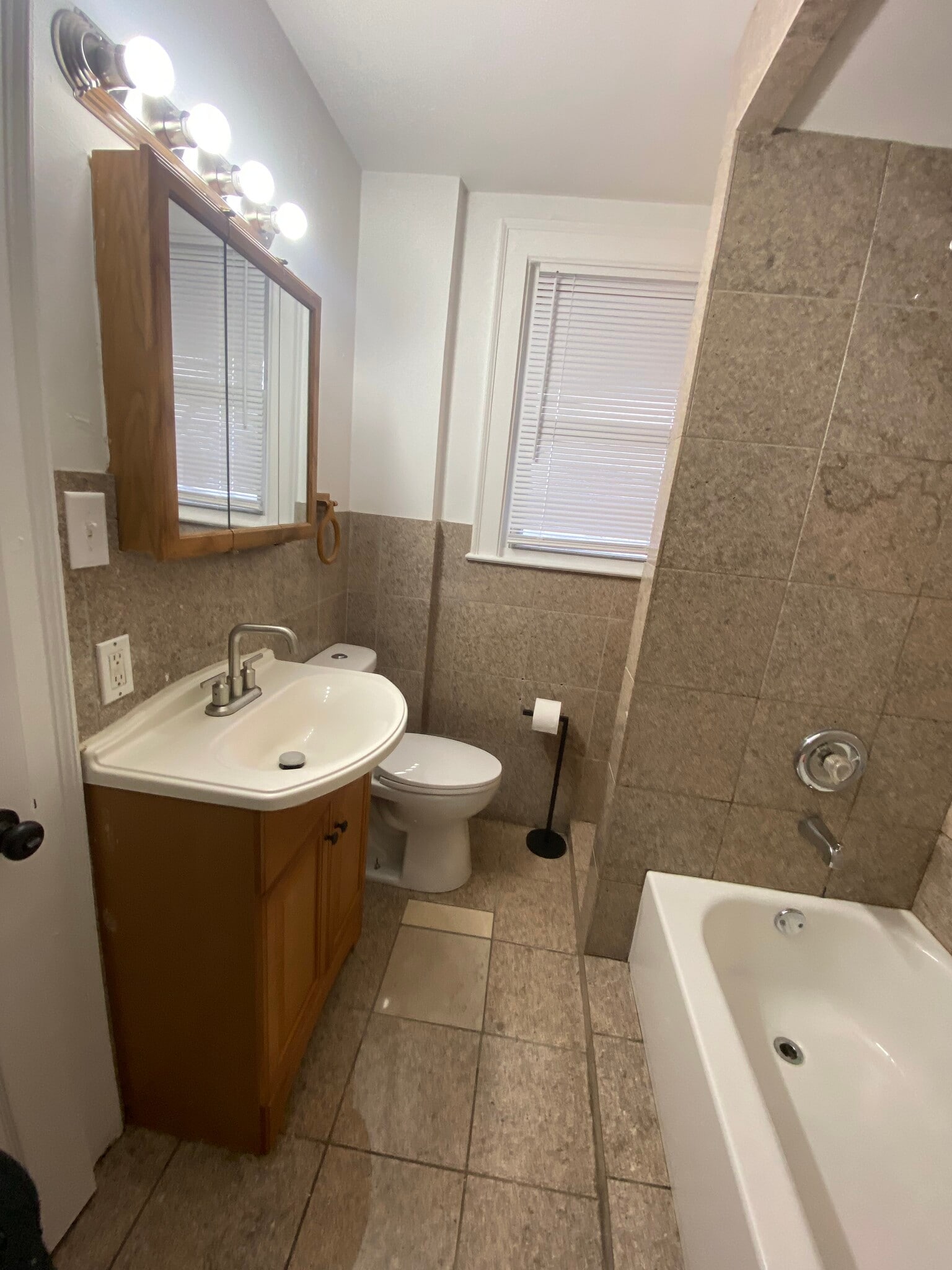 Building Photo - 89 North Dr