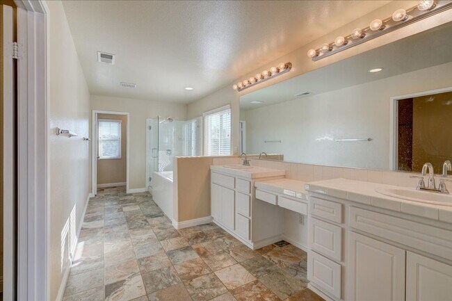 Building Photo - Luxury Arrowood Home for Rent – Available July 6th