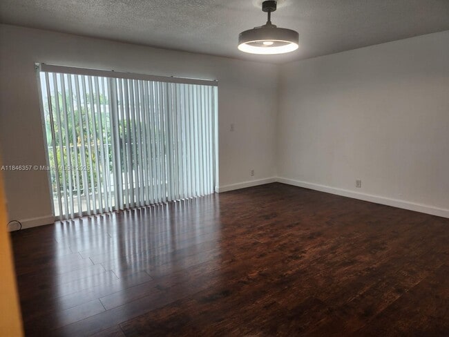 Building Photo - 6744 SW 40th St