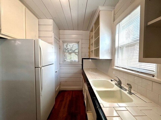 Building Photo - 1305 Lorrain St - Unit C