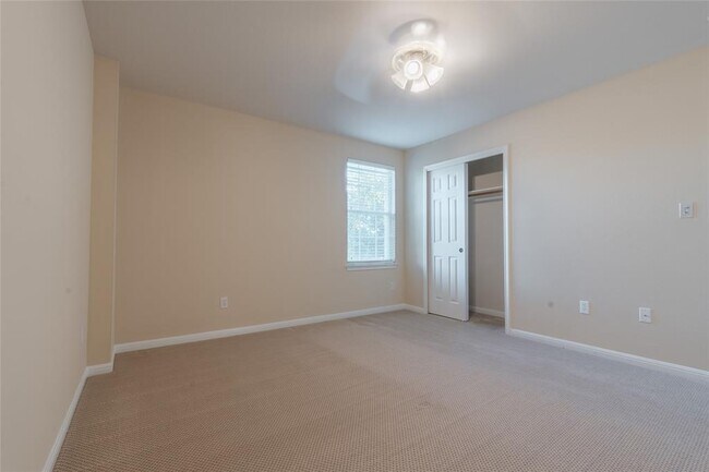 Building Photo - 9516 Castle Pines Dr