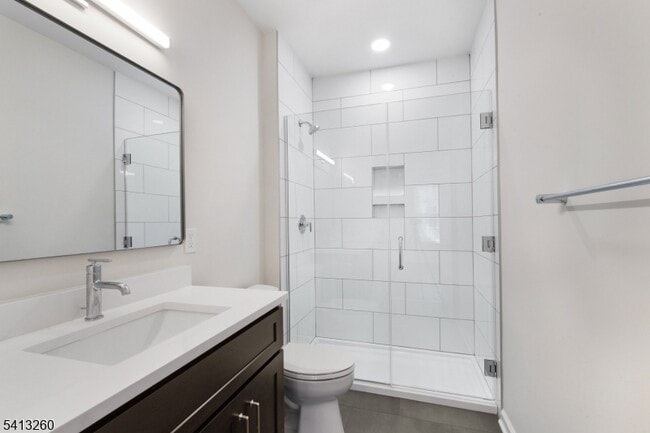 Building Photo - 50 Maple Ave