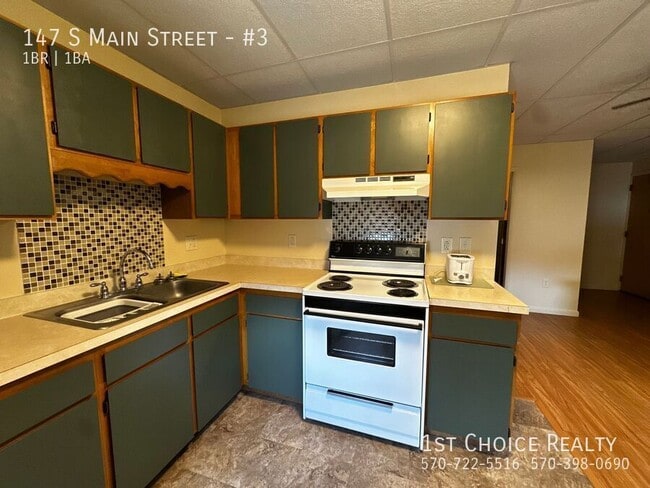 Building Photo - 147 S Main St