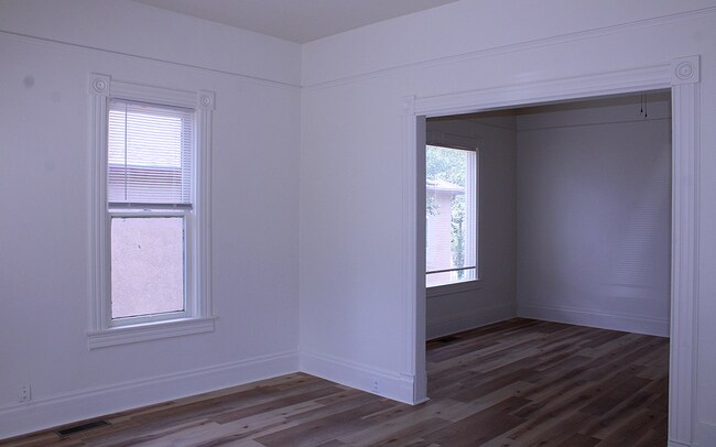Building Photo - 658 Ash St