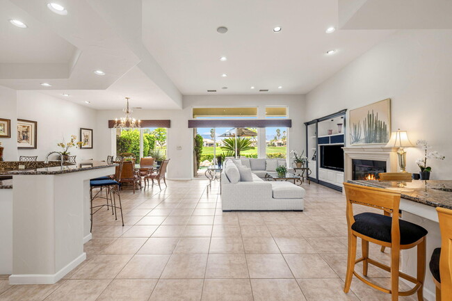 Building Photo - 727 Arrowhead Dr